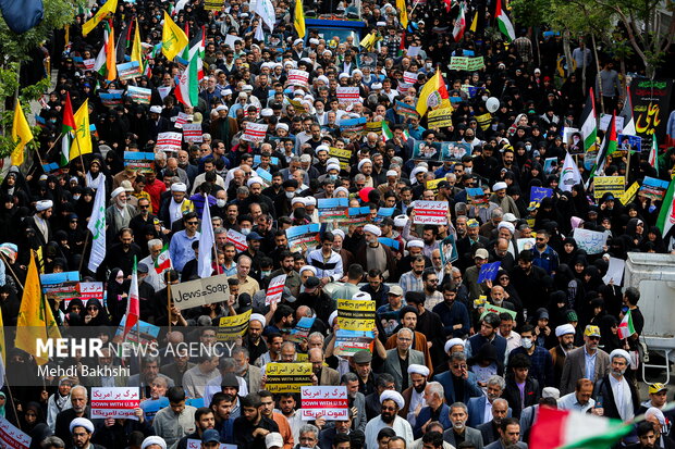 People in Qom mark Quds Day in solidarity with Palestinians