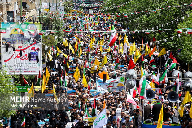 People in Qom mark Quds Day in solidarity with Palestinians