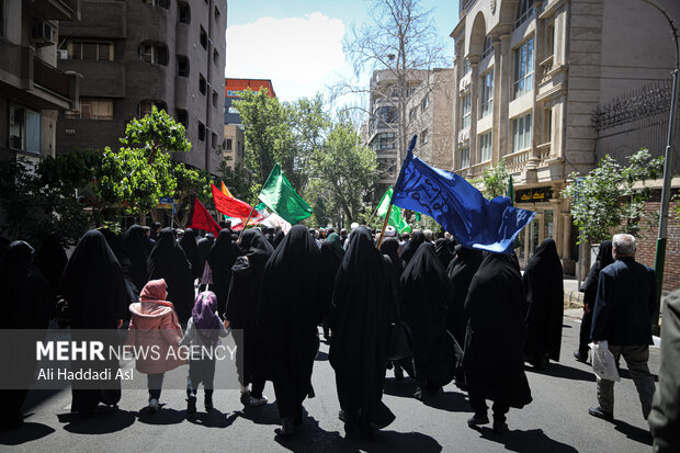 مراسم راهپیمایی روز جهانی قدس با شعار محوری فلسطین محور وحدت جهان اسلام؛ قدس در آستانه آزادی صبح امروز جمعه ۲۵ فروردین ۱۴۰۲ با حضور گسترده اقشار مختلف مردم در تهران برگزار شد