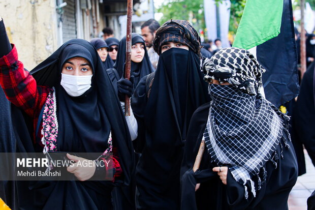 People in Qom mark Quds Day in solidarity with Palestinians