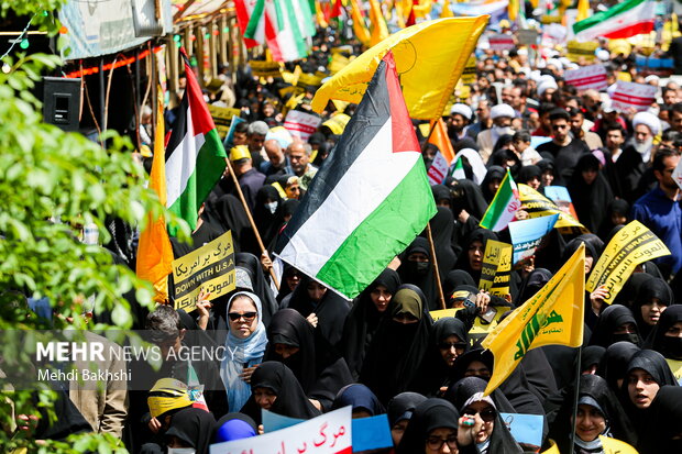 People in Qom mark Quds Day in solidarity with Palestinians