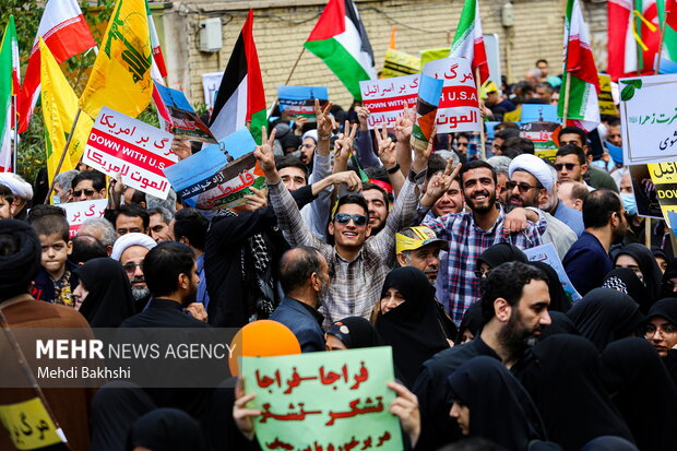 People in Qom mark Quds Day in solidarity with Palestinians