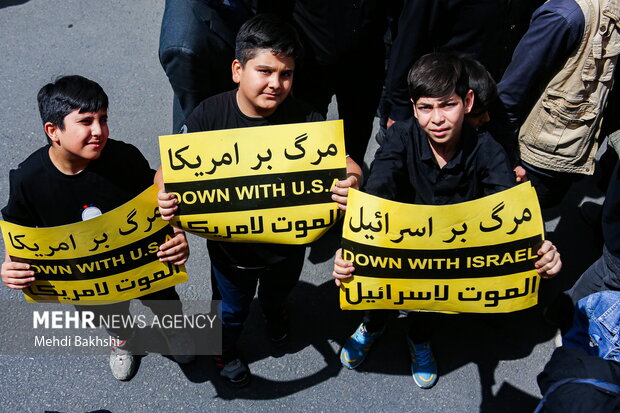 People in Qom mark Quds Day in solidarity with Palestinians