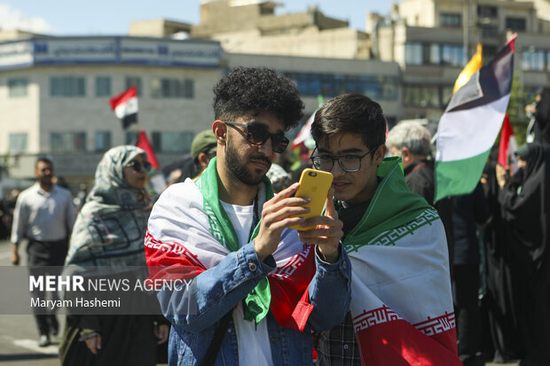 مراسم راهپیمایی روز جهانی قدس با شعار محوری « فلسطین محور وحدت جهان اسلام ؛ قدس در آستانه آزادی » در سراسر کشور آغاز شد