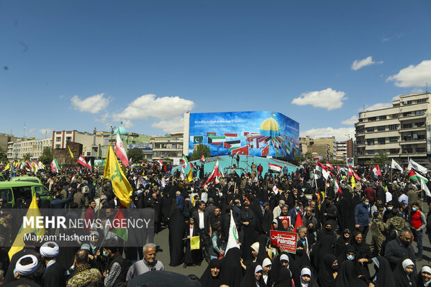 مراسم راهپیمایی روز جهانی قدس با شعار محوری « فلسطین محور وحدت جهان اسلام ؛ قدس در آستانه آزادی » در سراسر کشور آغاز شد