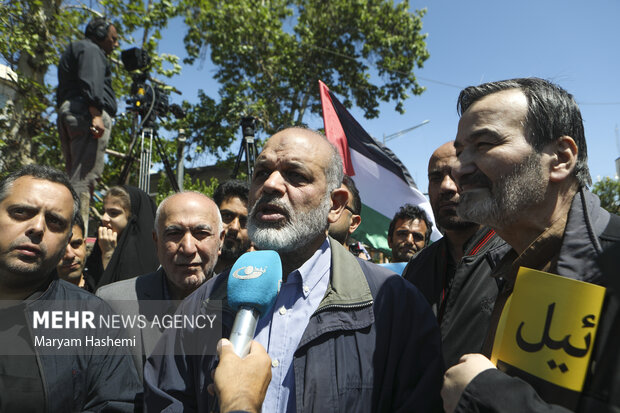 احمد وحیدی وزیر کشور در مراسم راهپیمایی روز جهانی قدس حضور دارد