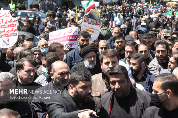 حجت الاسلام سید ابراهیم رئیسی رئیس جمهور در مراسم  راهپیمایی  روز قدس حضور دارد