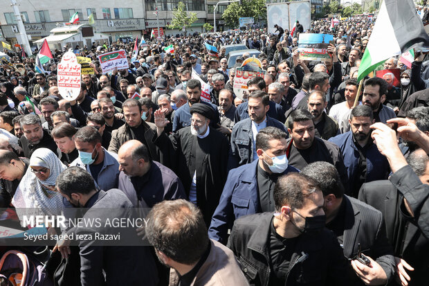 حجت الاسلام سید ابراهیم رئیسی رئیس جمهور در مراسم  راهپیمایی  روز قدس حضور دارد