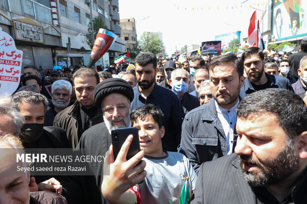  حجت السلام سید ابراهیم رئیسی رئیس جمهور در مراسم  راهپیمایی  روز قدس حضور دارد