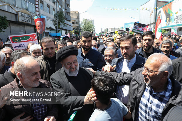  حجت السلام سید ابراهیم رئیسی رئیس جمهور در مراسم  راهپیمایی  روز قدس حضور دارد