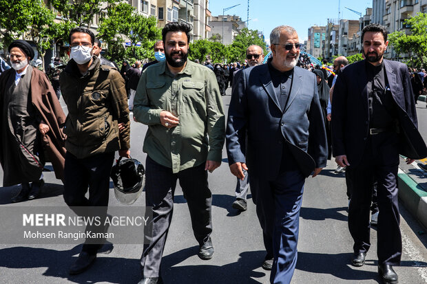 سردار محمد پاکپور فرمانده نیروی زمینی سپاه در راهپیمایی روز جهانی قدس در تهران حضور دارد