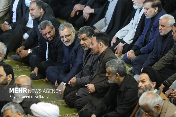  علیرضا زاکانی شهردار تهران در نماز جمعه تهران بیست و پنجم فروردین ماه ۱۴۰۲ حضور دارد