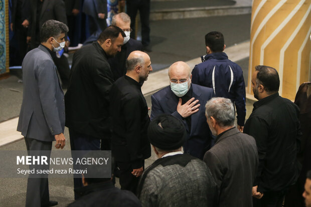 دکتر محمد باقر قالیباف ریس مجلس شورای اسلامی در حال ورود به محل برگزاری نماز جمعه تهران در دانشگاه تهران است