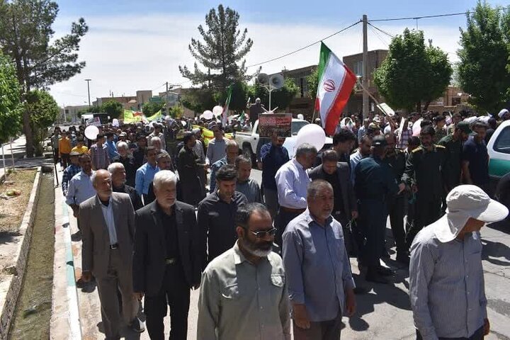 پرچم صهیونیستها در ۵۰ نقطه از یزد به آتش کشیده شد