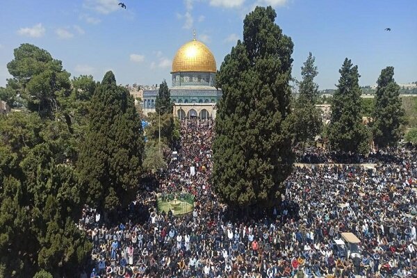فلسطین، پابندیوں کے باوجود مسجد اقصی میں نماز عید کی ادائیگی، ہزاروں فلسطینیوں کی شرکت