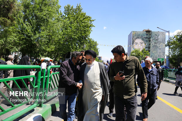 حجت الاسلام سید محمود علوی در مراسم راهپیمایی روز جهانی قدس حضور دارد