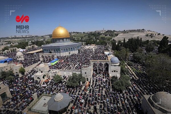 VIDEO: 250,000 Palestinians attend Friday prayers at Al-Aqsa