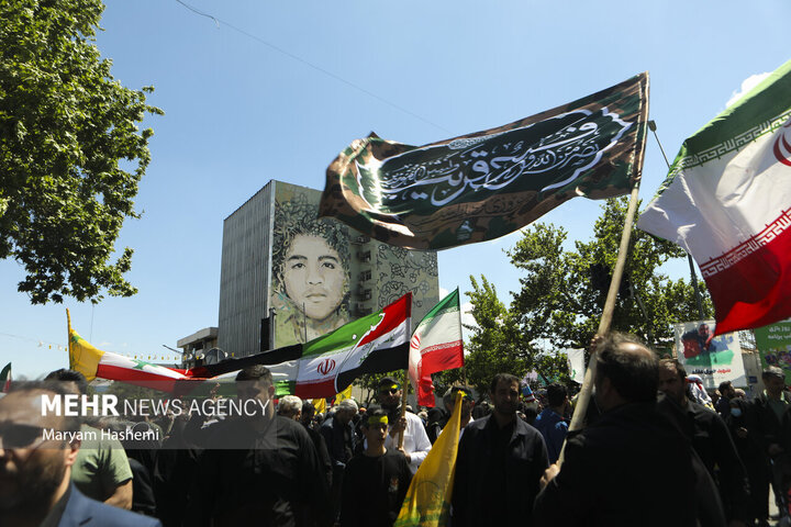 مراسم راهپیمایی روز جهانی قدس با شعار محوری فلسطین محور وحدت جهان اسلام؛ قدس در آستانه آزادی در سراسر کشور صبح امروز جمعه ۲۵ فروردین ۱۴۰۲ با حضور گسترده اقشار مختلف مردم در تهران برگزار شد.