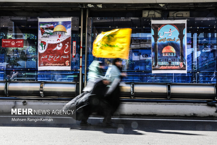 مراسم راهپیمایی روز جهانی قدس با شعار محوری فلسطین محور وحدت جهان اسلام؛ قدس در آستانه آزادی در سراسر کشور صبح امروز جمعه ۲۵ فروردین ۱۴۰۲ با حضور گسترده اقشار مختلف مردم در تهران برگزار شد.