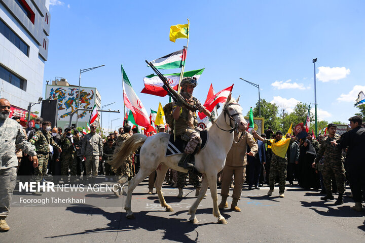 مراسم راهپیمایی روز جهانی قدس با شعار محوری فلسطین محور وحدت جهان اسلام؛ قدس در آستانه آزادی در سراسر کشور صبح امروز جمعه ۲۵ فروردین ۱۴۰۲ با حضور گسترده اقشار مختلف مردم در تهران برگزار شد.