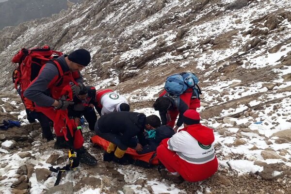 نجات فرد سقوط کرده از ارتفاعات روستای هیو
