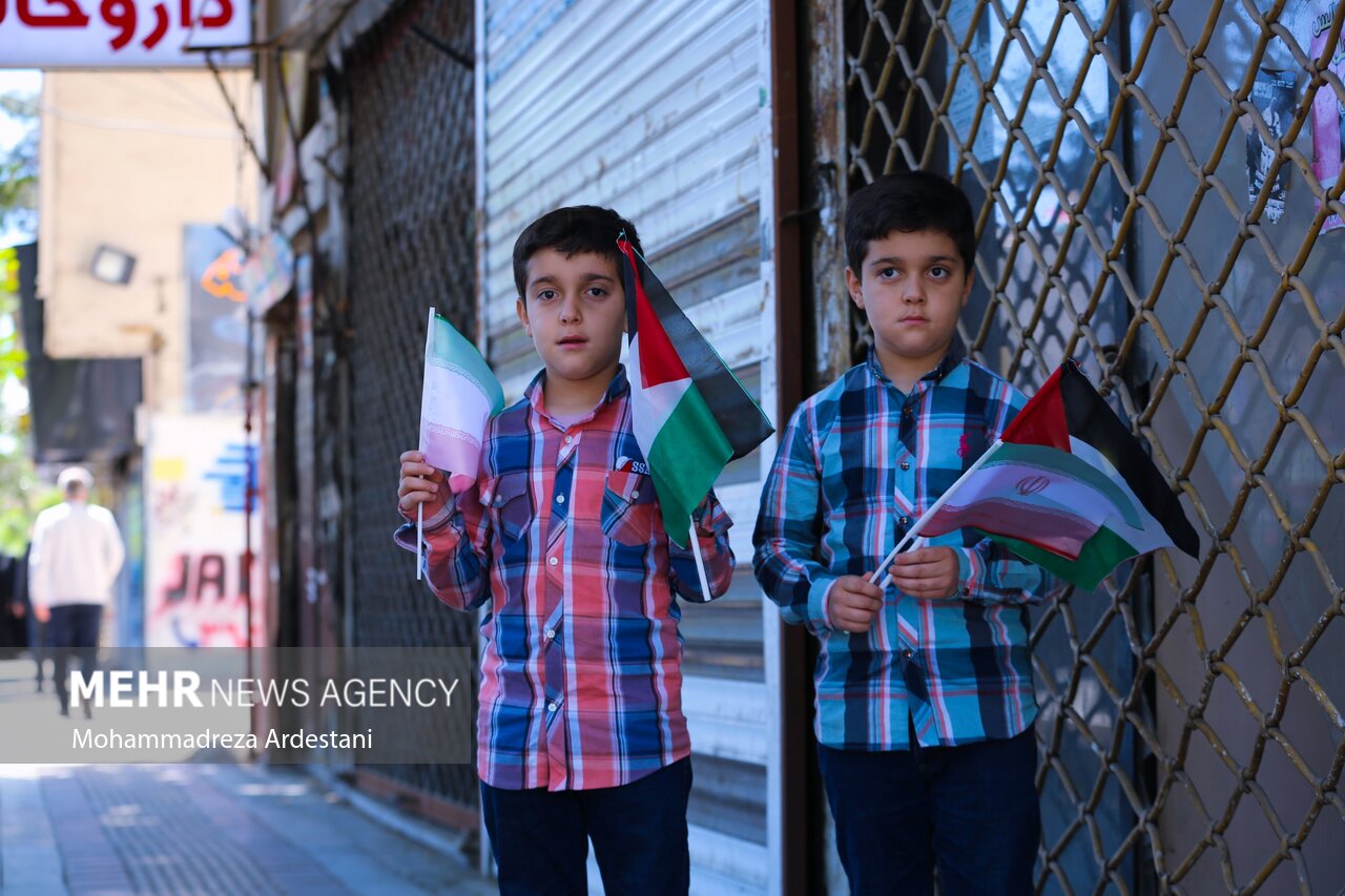 نمایش مقتدرانه دفاع از مردم مظلوم فلسطین در استان مرکزی