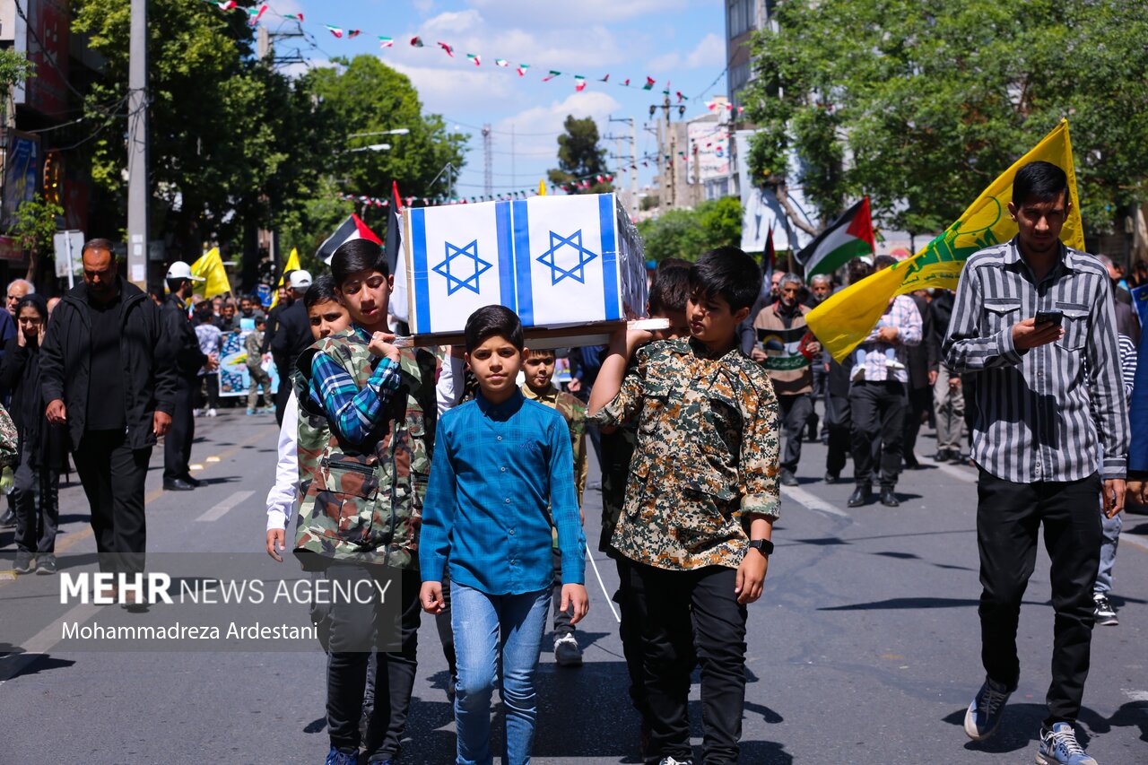 نمایش مقتدرانه دفاع از مردم مظلوم فلسطین در استان مرکزی