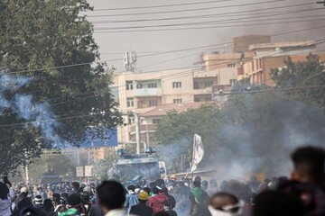 سوڈان: پیراملٹری فورسز اور فوج کے درمیان کشیدگی، خرطوم میں فائرنگ و دھماکے+ویڈیو