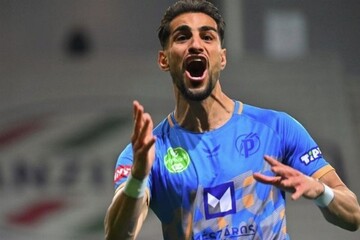Shahab Zahedi scores against Debrecen