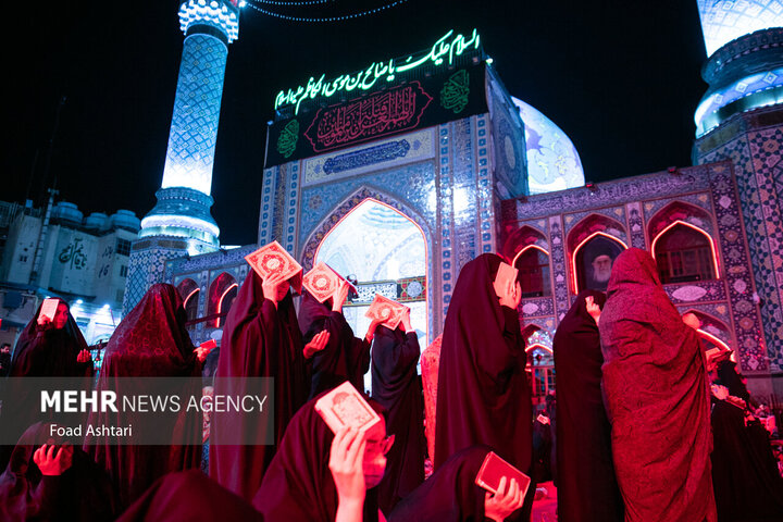 مراسم احیای شب نوزدهم ماه مبارک رمضان بامداد یکشنبه بیستم فروردین ۱۴۰۲ با حضور اقشار مختلف مردم در امامزاده صالح(ع) تهران برگزار شد