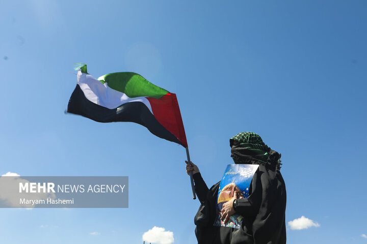 مراسم راهپیمایی روز جهانی قدس با شعار محوری « فلسطین محور وحدت جهان اسلام ؛ قدس در آستانه آزادی » در سراسر کشور آغاز شد