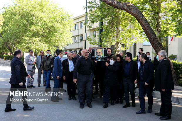 مراسم تشییع پیکر مرحوم دکتر عماد افروغ صبح امروز  شنبه ۲۶ فروردین ۱۴۰۲ با حضور مسئولین لشکری و کشوری در مسجد دانشگاه تهران برگزار شد