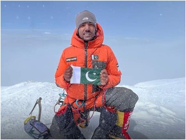 پاکستانی کوہ پیما ساجد سدپارہ نے دنیا کی 10ویں سب سے بڑی چوٹی بغیر آکسیجن سر کرلی
