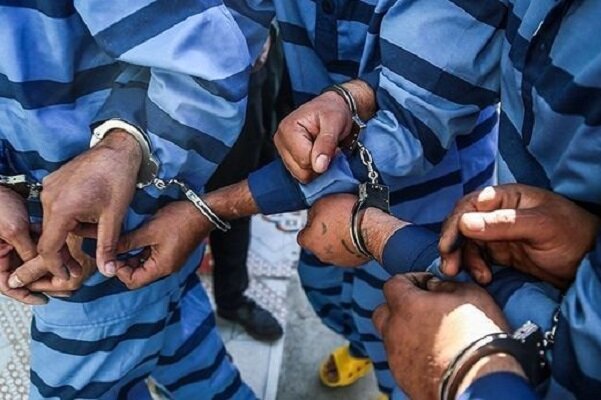 دستگیری ۱۴ سارق در کنگان/ ۱۷ فقره سرقت کشف شد دستگیری ۱۴ سارق در کنگان/ ۱۷ فقره سرقت کشف شد