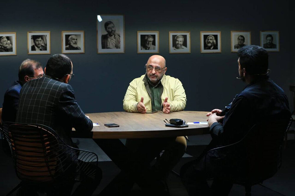 «هنر انقلاب» غریب است/ چرا هنر سفارشپذیر، تعهدپذیر هم هست؟