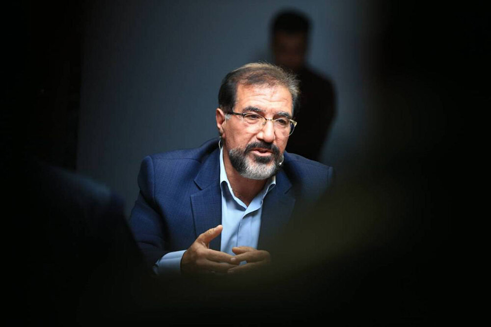 «هنر انقلاب» غریب است/ چرا هنر سفارشپذیر، تعهدپذیر هم هست؟