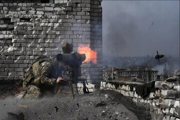 ارتش اوکراین با ۱۵۰ موشک، مناطق مسکونی دونتسک را بمباران کرد