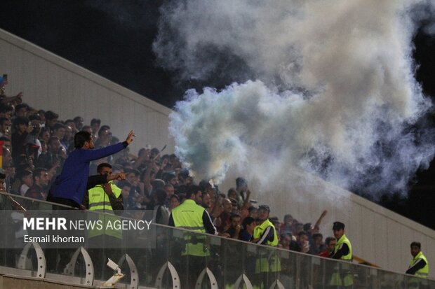 دیدار تیم‌های فوتبال گل گهرسیرجان و فولاد 