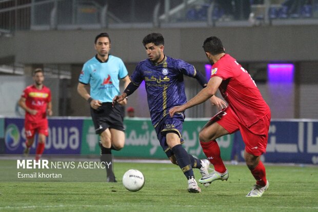 دیدار تیم‌های فوتبال گل گهرسیرجان و فولاد 