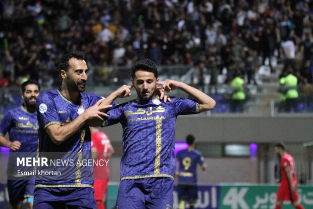 دیدار تیم‌های فوتبال گل گهرسیرجان و فولاد 