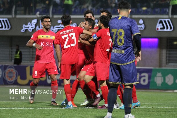 دیدار تیم‌های فوتبال گل گهرسیرجان و فولاد 