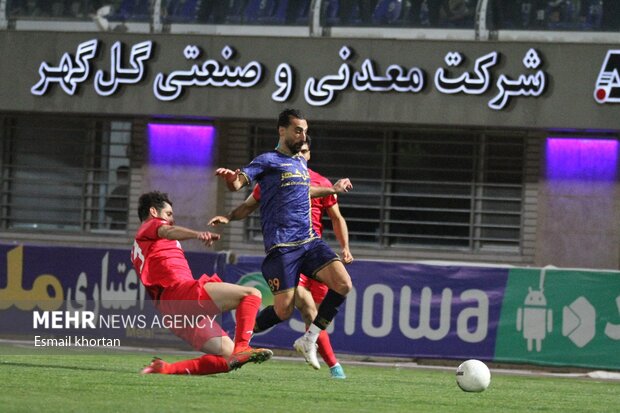 دیدار تیم‌های فوتبال گل گهرسیرجان و فولاد 