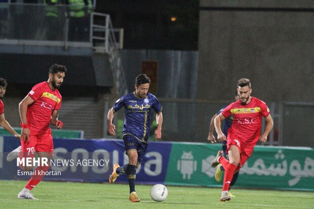 دیدار تیم‌های فوتبال گل گهرسیرجان و فولاد 