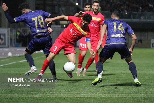 دیدار تیم‌های فوتبال گل گهرسیرجان و فولاد 
