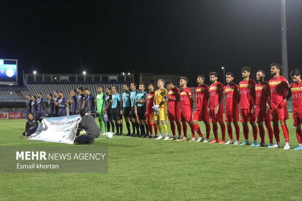 دیدار تیم‌های فوتبال گل گهرسیرجان و فولاد 