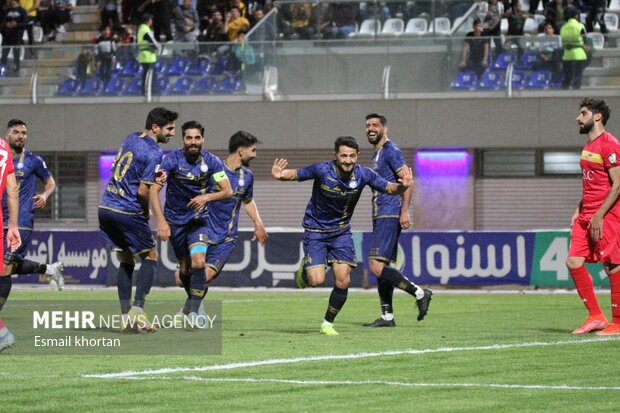 دیدار تیم‌های فوتبال گل گهرسیرجان و فولاد 