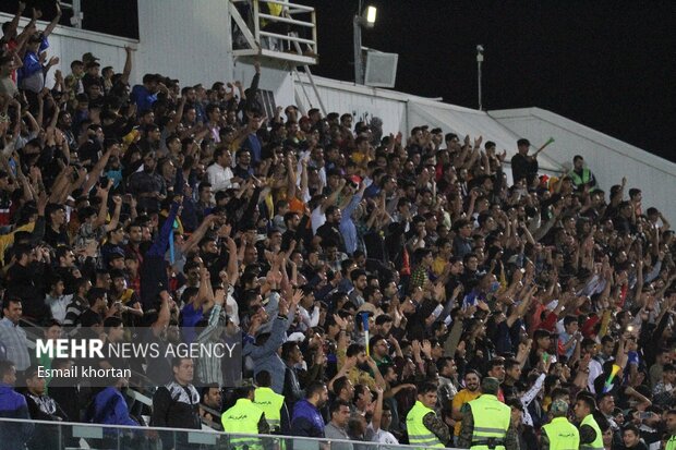 دیدار تیم‌های فوتبال گل گهرسیرجان و فولاد 