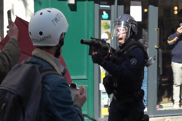 French police attack protesters after Macron's plan approved