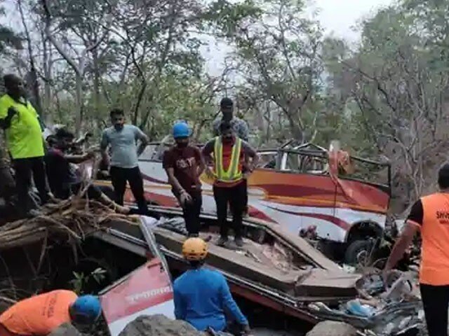 بھارت، مسافر بس کھائی میں جا گری؛ 13 افراد جانبحق اور 29 زخمی