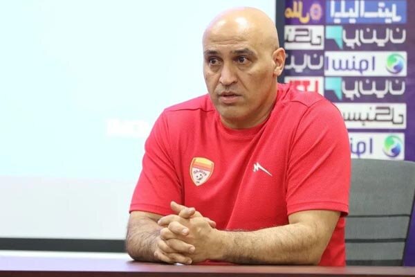 علیرضا منصوریان سرمربی فولاد باقی ماند